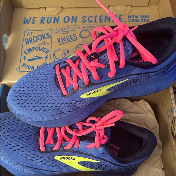 Brooks - Picture 2 of 2